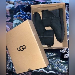 UGG Classic Mini II - Black / Women’s Size 8
